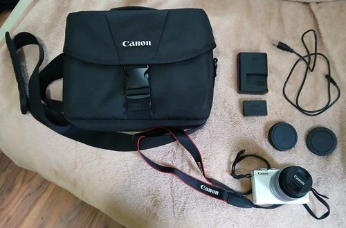 Canon EOS M200 24.1 MP Mirrorless Interchangeable Lens Camera - Black KIT