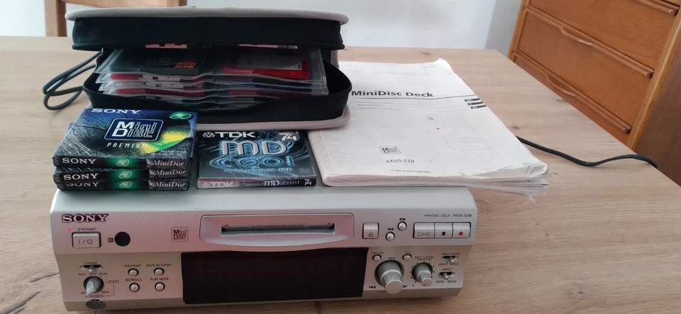 Platine Minidisc Desk Hi-Fi: Sony MDS-S39 + lot de miniCD.