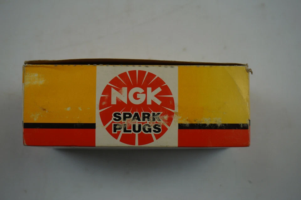 PAQUETE DE 10 BUJÍAS NGK V POWER BPR5EP-11 #3971 NOS Foto 2 de 4