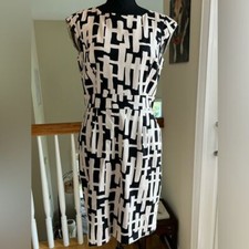 TAHARI BLACK & TAN SHEATH DRESS CAP SLEEVES FITTED AND FLATTERING