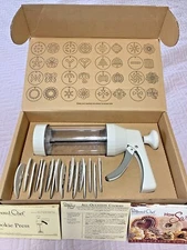 Pampered Chef Cookie Press No 1525 Baking Decorative w/ 16 Disks Holiday Baking