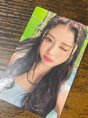 Yunjin Le Sserafim Unforgiven Photocard Kpop