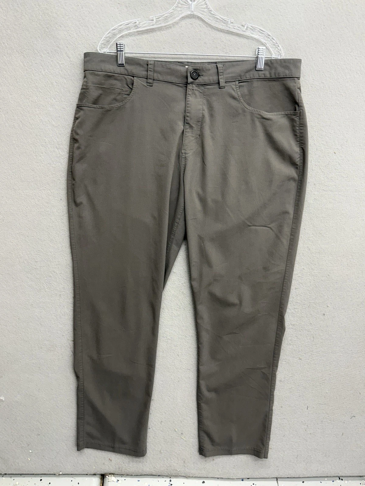 Tasc Performance Motion Straight Fit Golf Pants Mens 38x32 (Fit 33x30) Grey
