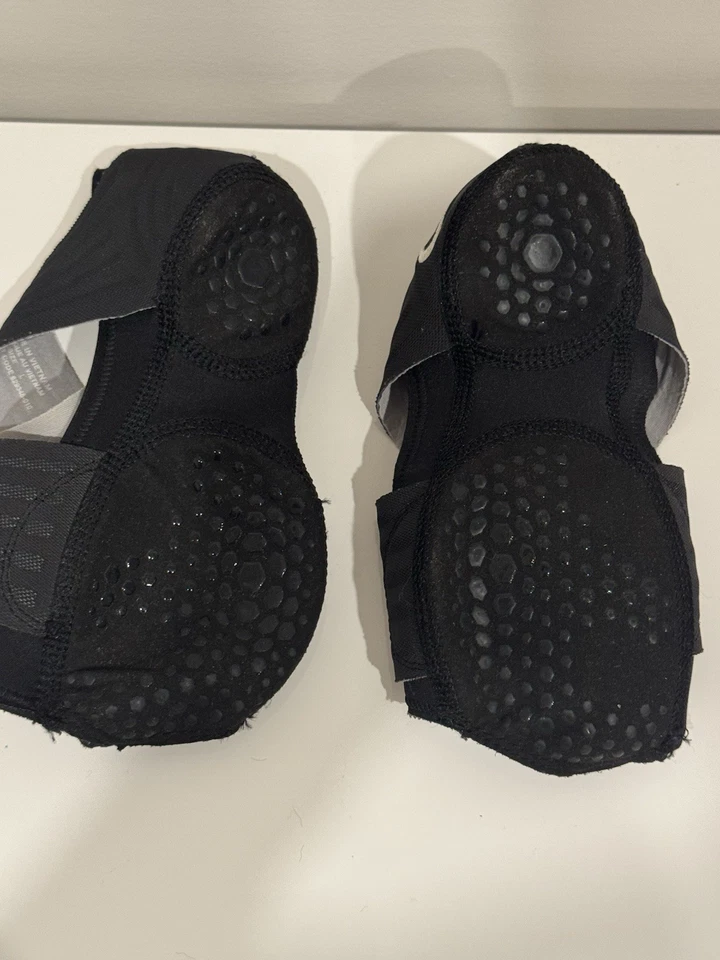 Nike Studio Wrap Shoes Size Large with Draw String Bag - Image 3 of 4