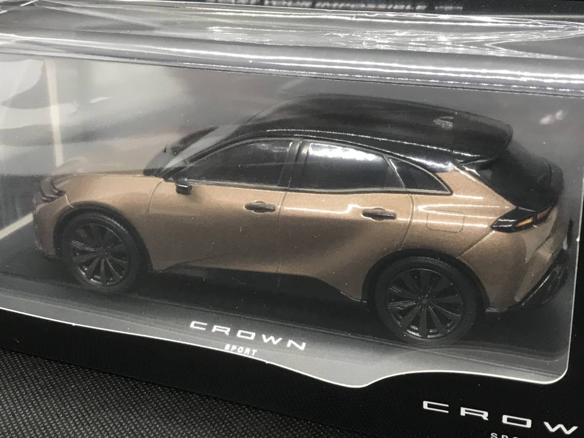 CROWN SPORT 1/30 スケールミニカー ブラック✖️プレシャスブロンズ Amazon.co.jp: 新型クラウンスポーツ ミニカー カラーサンプル