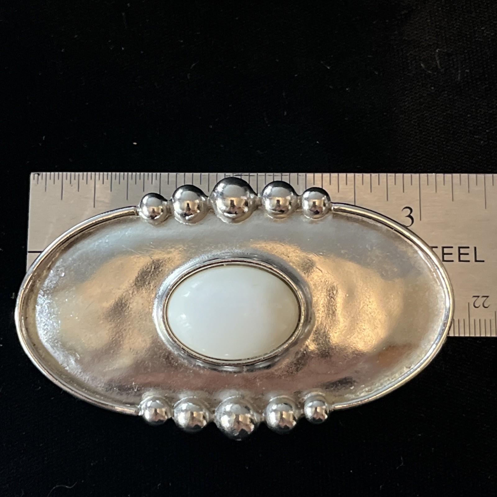 Large Oval Shaped Silver-tone Unsigned Vintage Pi… - image 7