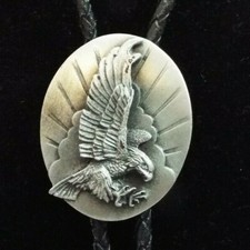 1987 SISKIYOU BUCKLE CO. PEWTER BALD EAGLE 3-D BOLO TIE WITH BLACK CORD.