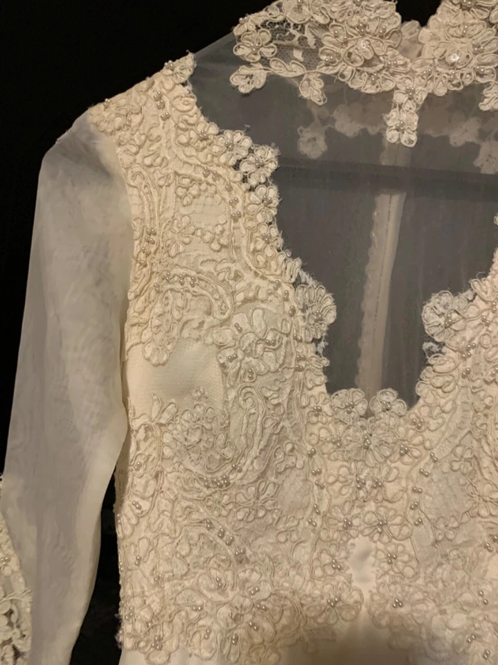 Vestido de novia vintage hecho a mano de encaje marfil Foto 2 de 4