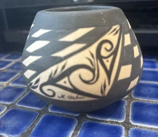 Vintage Native American Indian Small Hopi Pottery Pot Signed Unknown Artist Clay