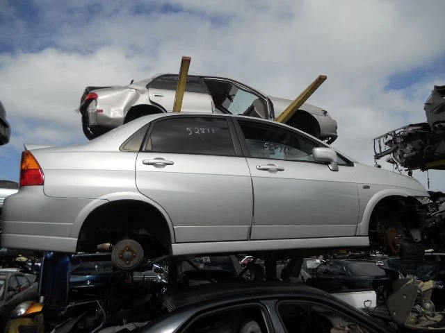 Eje de dirección 2003 Suzuki Aerio Foto 4 de 4