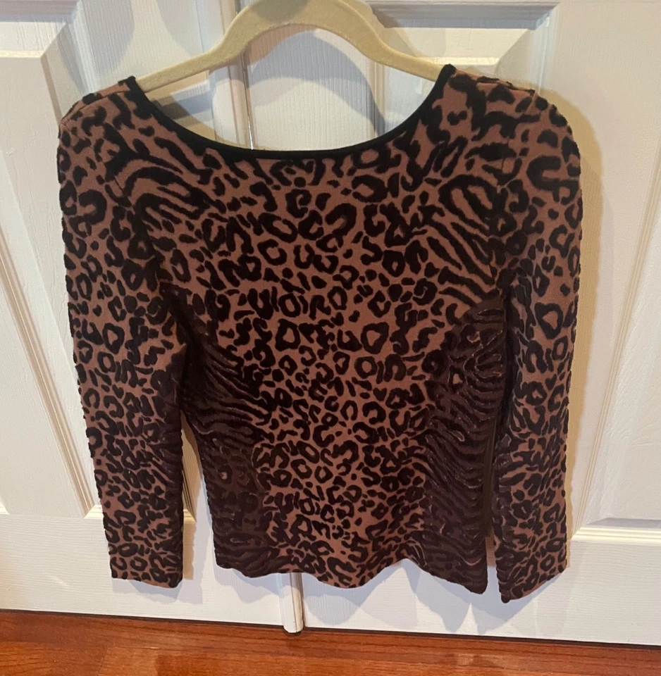 Suéter Feminino Milly Animal Print - Marrom/Preto - Tamanho M - Imagem 4 de 4