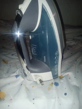 Black & Decker Vitessa Advanced Steam Iron Retractable Cord ICR2010 Slate Blue