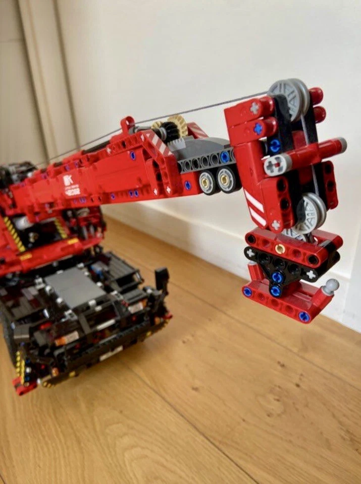 LEGO Technic 42082 Rough Terrain Crane, photo 1 sur 4