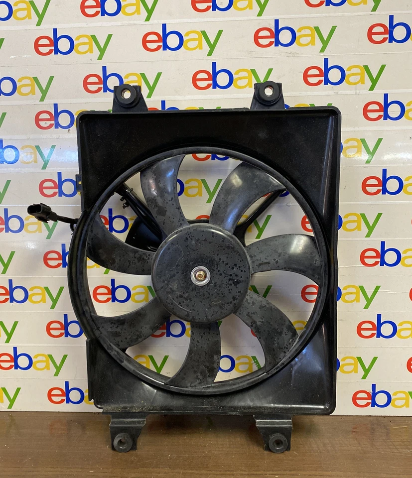 Ventilador condensador aire acondicionado manual Hyundai Accent 2000-2003 1,5 L 4 cilindros Foto 4 de 4