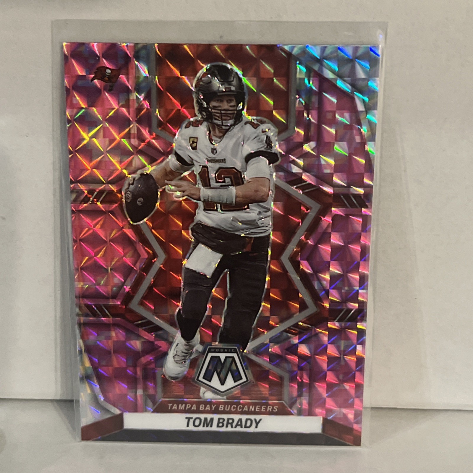 2022 Panini Mosaic #182 Tom Brady Mosaic Camo Pink Buccaneers