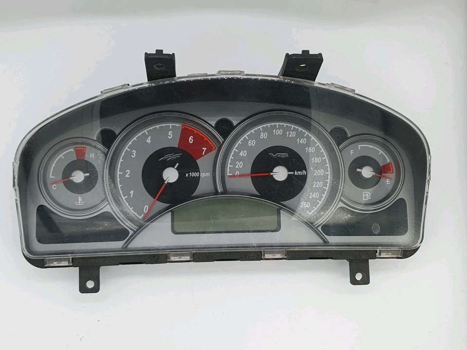 Holden Commodore VZ SS Tacho Dash Cluster Low 81000 km Silver Grey - image 3 of 4