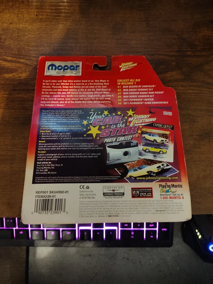 Johnny Lightning Mopar o sin coche blanco y azul 1959 Desoto por Chrysler 1/64 #1 Foto 2 de 2