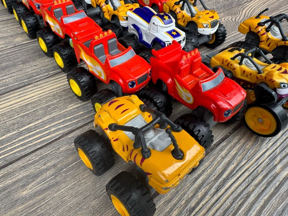 Lote de 16 coches y camiones de juguete de plástico Blaze & The Monster Machines Foto 3 de 4