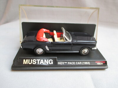 New Ray 48639 Mustang Indy Pace Car 1964 Maßstab 1:43 in der Vitrinenbox