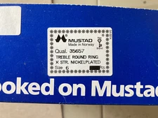 Mustad Lot of 30 #6 X Strong Classic Round Bend Treble Hook New (35657-NI)