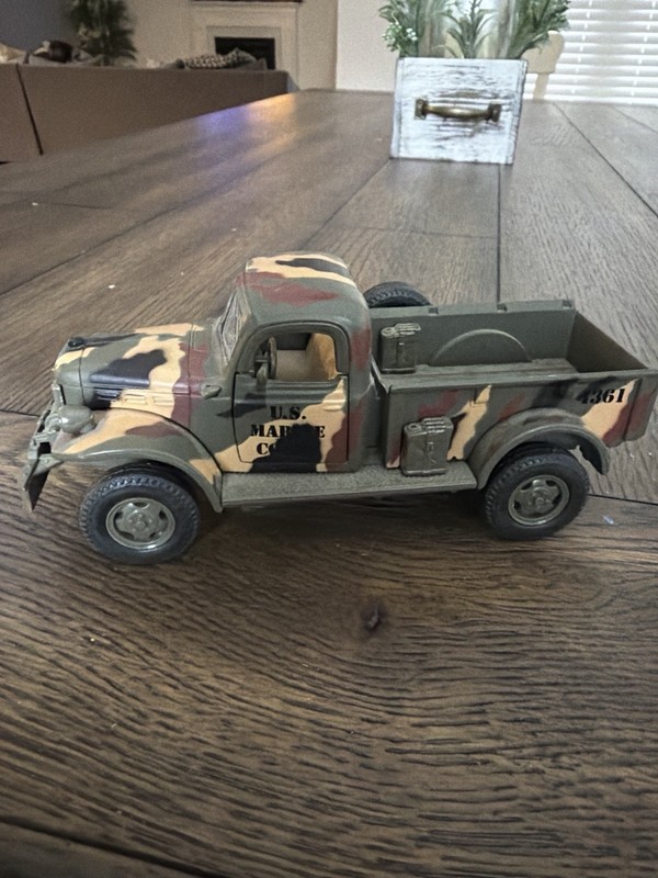 WWII USMC Dodge WC 1:18 Truck Camouflage HQ-4 Model