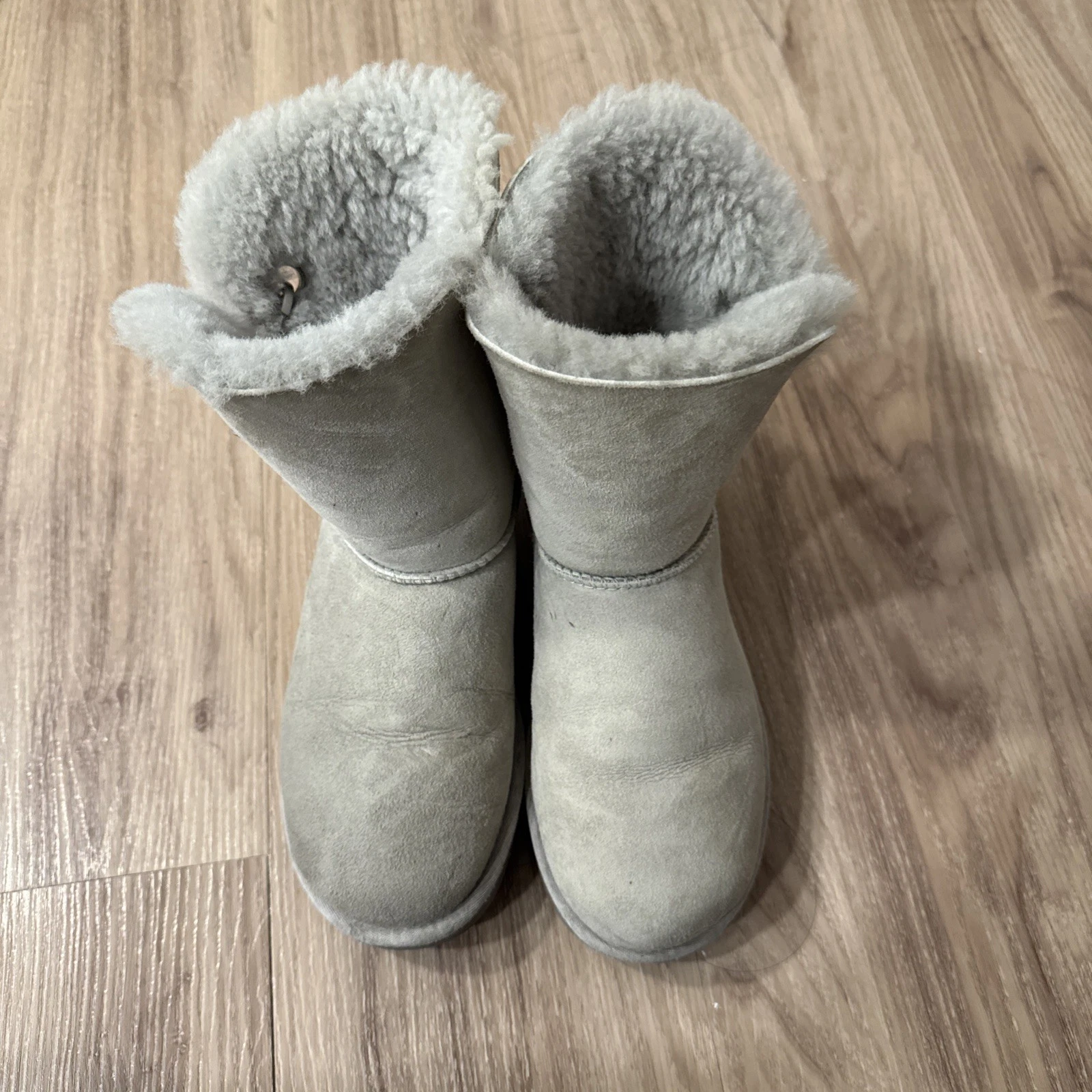 Stivali invernali da donna Ugg taglia taglia USA 7 colore grigio