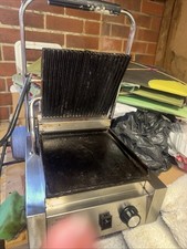 Nisbets Essentials Contact Grill Ribbed Top Stainless Steel - Built In Tray