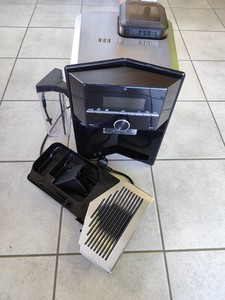 Siemens EQ.9 S300 Kaffeevollautomat, Schwarz/Edelstahl, Defekt aber voll nutzbar