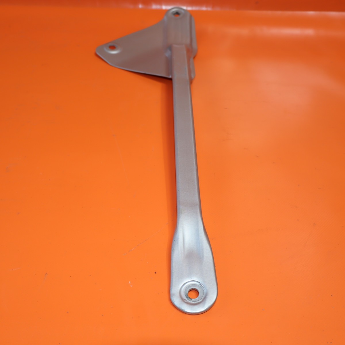 BENTLEY FLYING SPUR CROSSMEMBER SUPPORT BRACKET LEFT 2020-2023 3SD805477B OEM