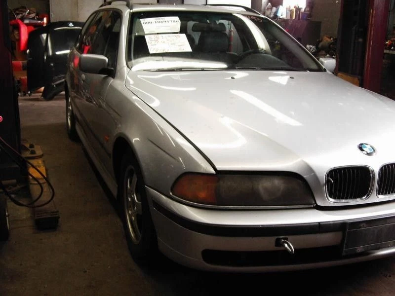 99-00 BMW 528i Driver Tail Light Station Wagon Quarter Panel Mounted - Image 4 of 4