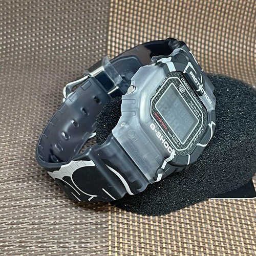 Reloj digital de moda para hombre Casio G-Shock DW-5000SS-1D graffiti arte callejero espíritu - Imagen 6 de 7
