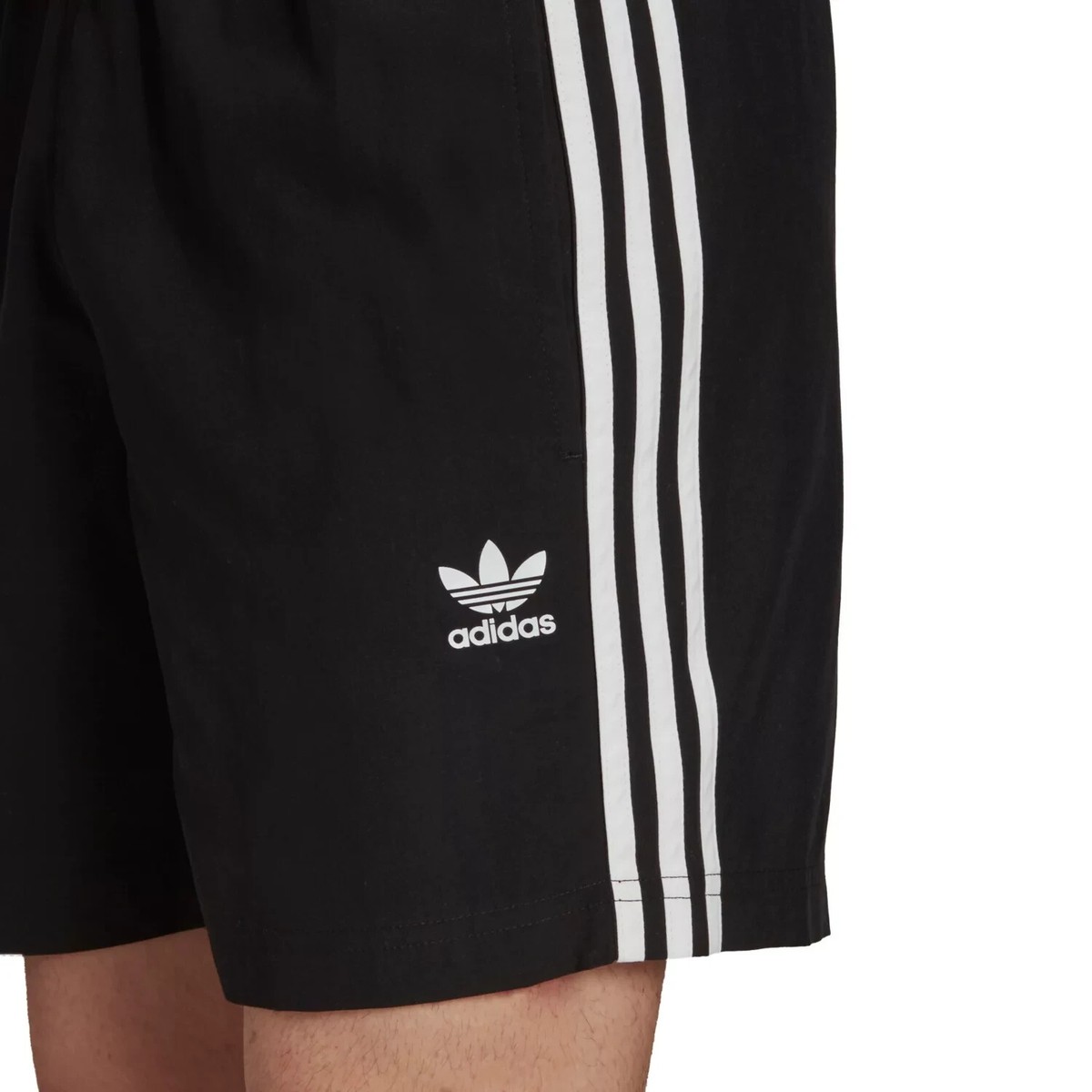 short adidas años 70
