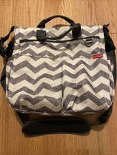 skip hop weekender travel diaper bag