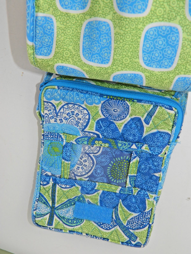VERA BRADLEY MINI HIPSTER FLORAL BLUE DOODLE DAISY CROSSBODY APPROX. 8X6" - Picture 4 of 11