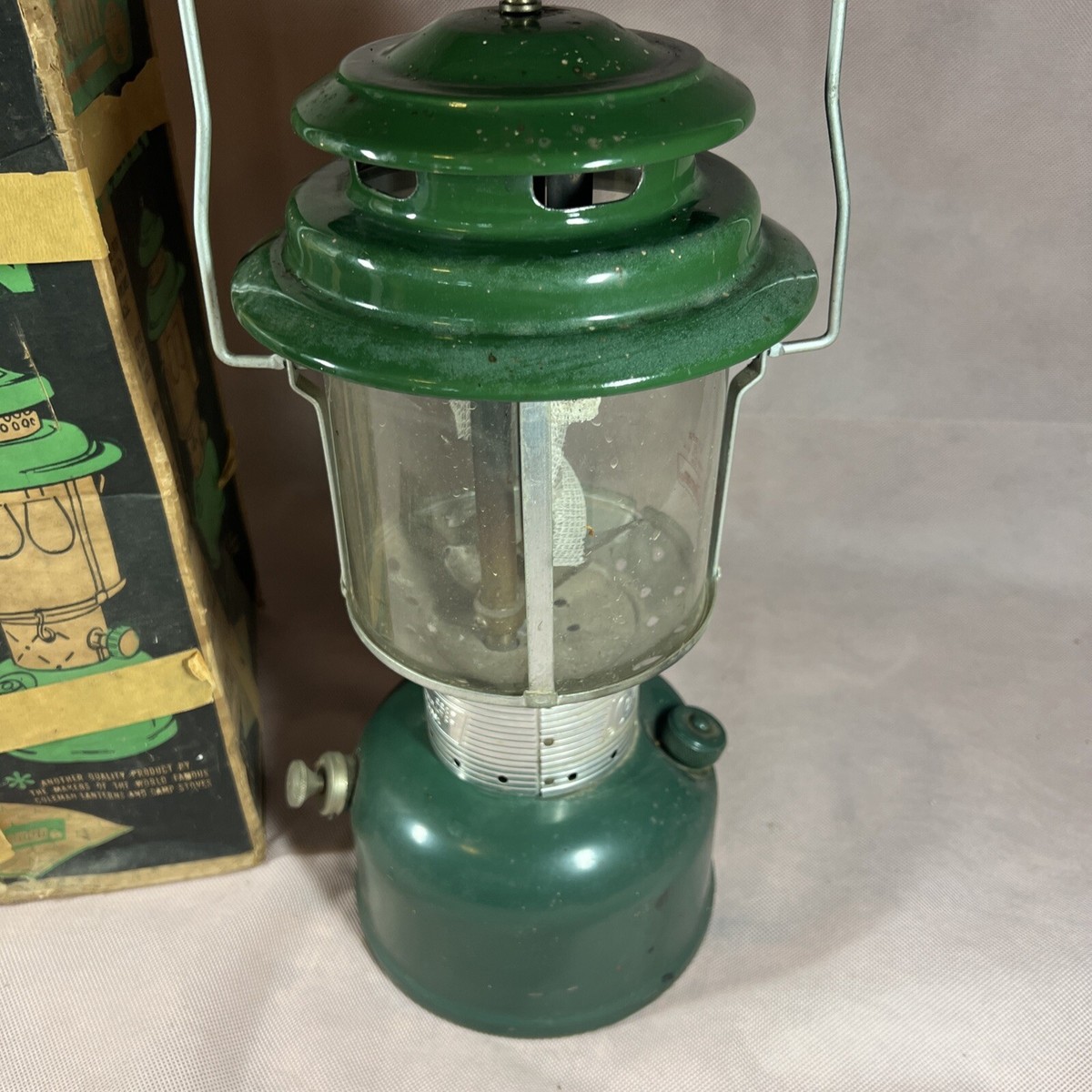 Coleman グリーンランタン Vintage 1965 Coleman 220F 195 green camp lantern w/original