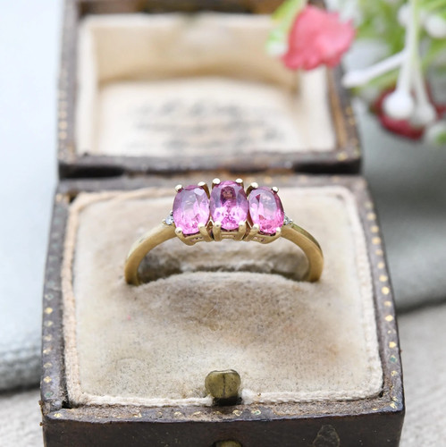 TGGC 9ct Gold Three Stone Ring Pink Sapphire and Diamond - Size UK R 1/2 | US 9 - Picture 9 of 10
