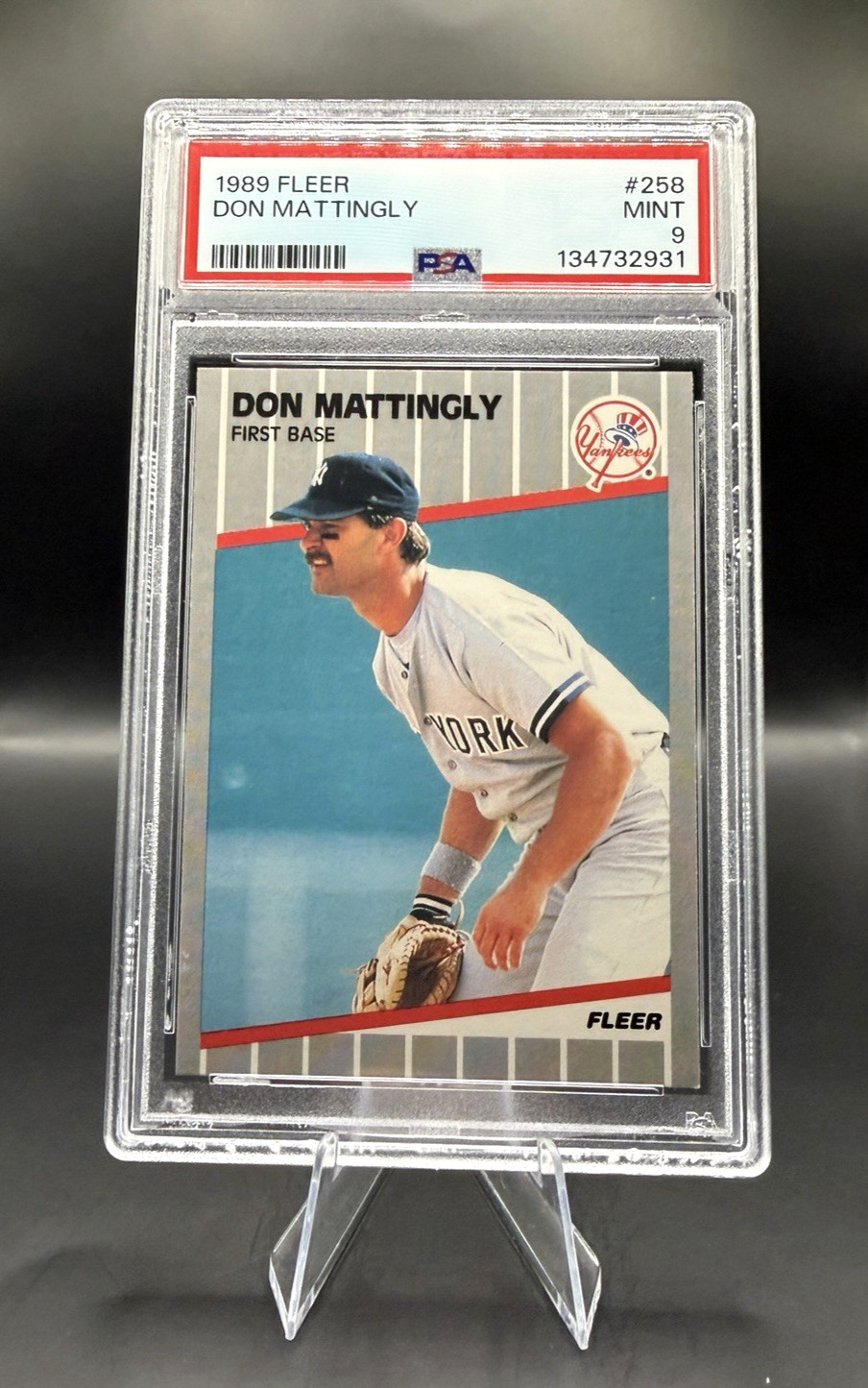 1989 Fleer - Don Mattingly #258 New York Yankees - PSA 9