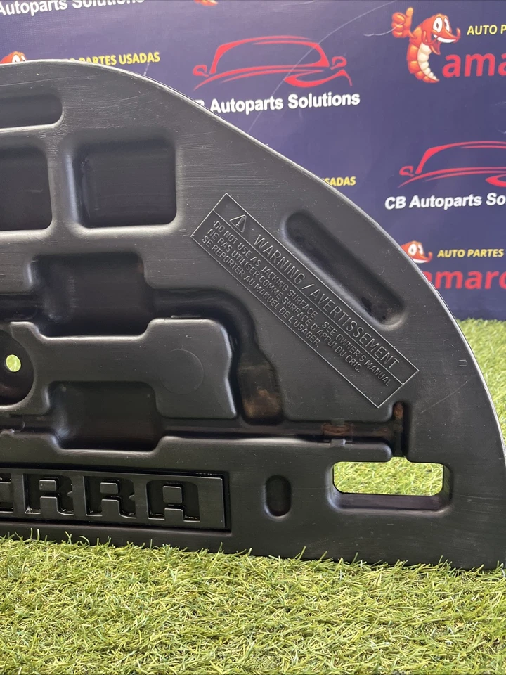 KIT DE HERRAMIENTAS PARA PISO TRASERO NISSAN XTERRA 2000-2004 P/N 84908-7Z00 ORIGINAL OEM ((VACÍO)) Foto 2 de 4