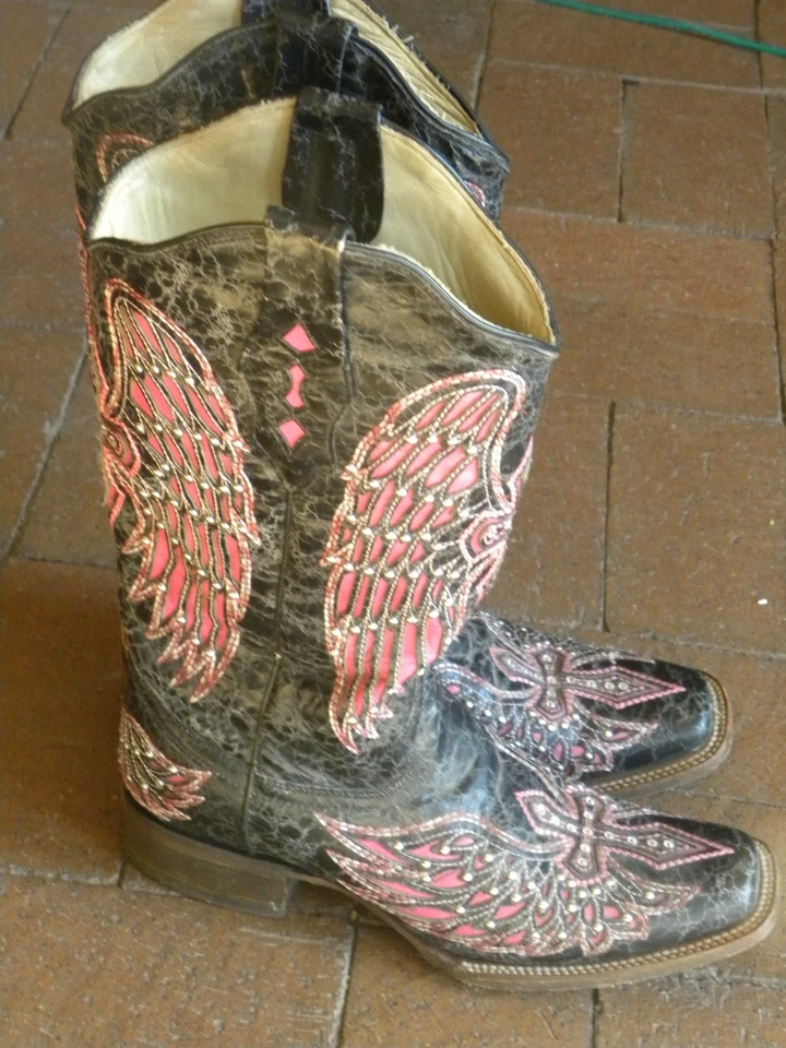 Corral Women’s Black Leather Cowboy Boots Sz 9-1/2 Pink Wing Cross Studs - Image 3 of 4