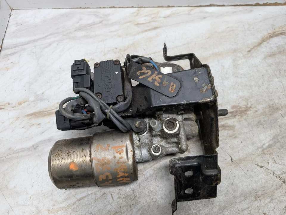 Used ABS Pump and Motor Assembly fits: 2002 Toyota Prius Actuator and Pump Assem Foto 2 de 4