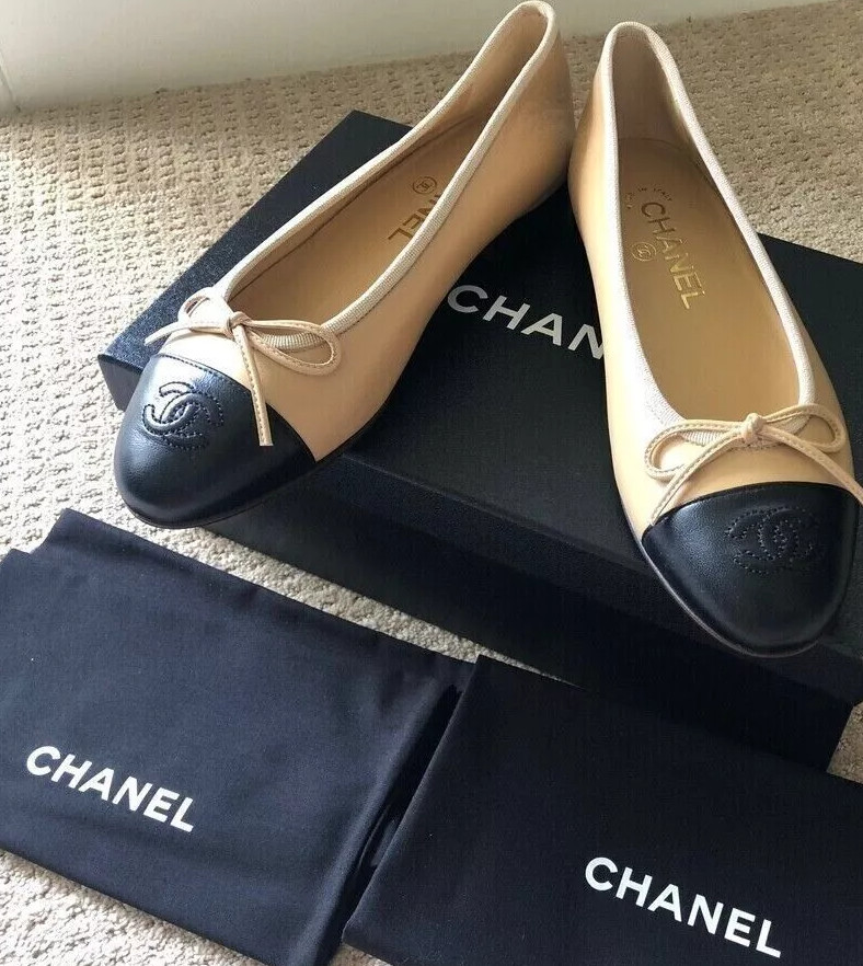 New in box Chanel Size 39.5 Beige/Black Lambskin Cap Toe Ballerina Flats