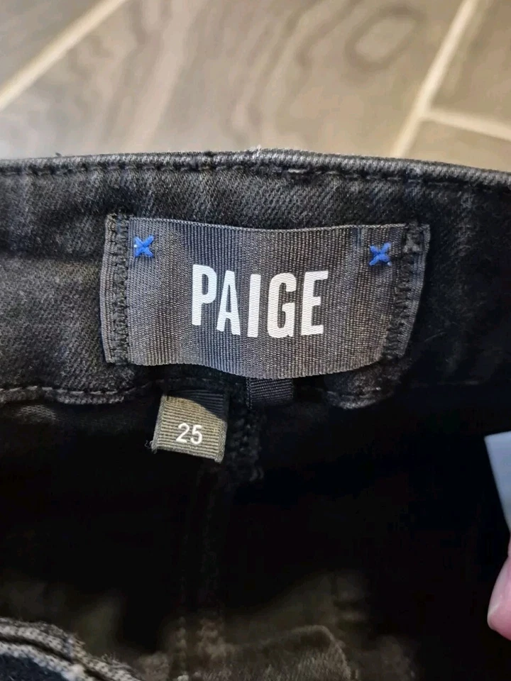 Pantalones de mezclilla para mujer Paige negros recubiertos de día talla 25 usados en excelente estado Foto 3 de 4