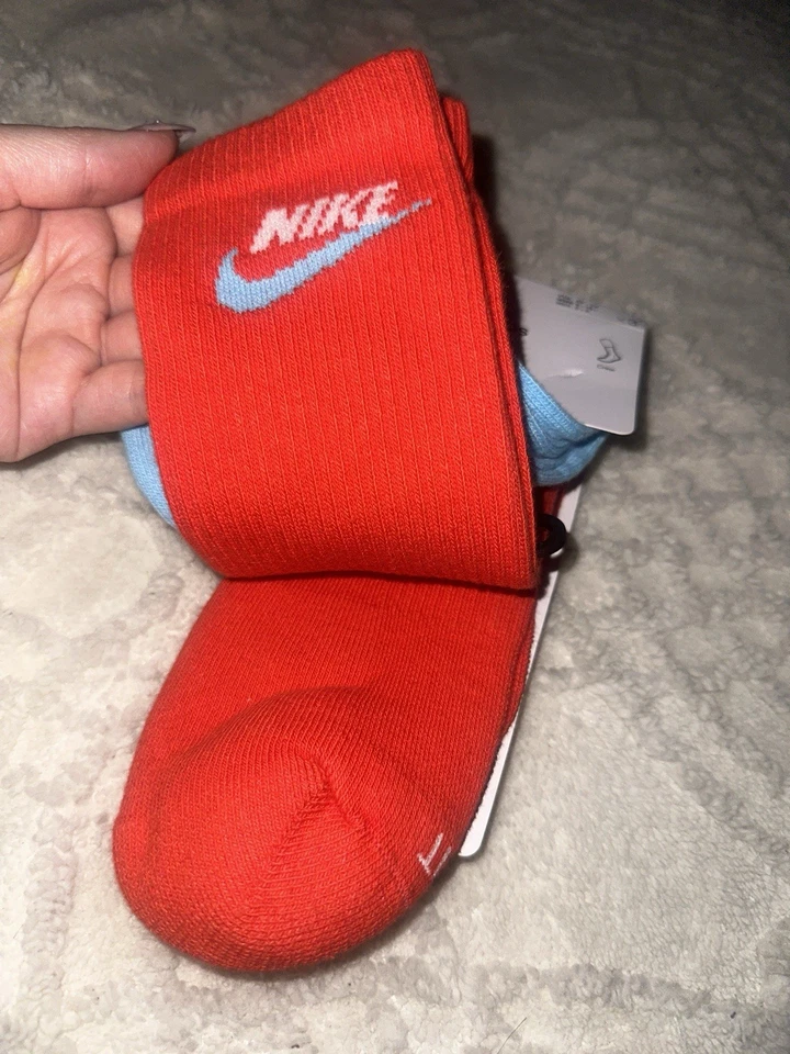 Meias Nike Dri Fit Everyday Plus acolchoadas tripulação 2 pares femininas tamanho 6-10 - Imagem 3 de 4