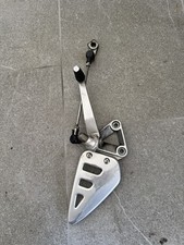 Poggiapiedi Anteriori In Lega Di Alluminio Per Suzuki GSXR600, GSXR750, GSXR1000 (Anni 2001-2014) – Colore Argento, Kit Con Bulloni