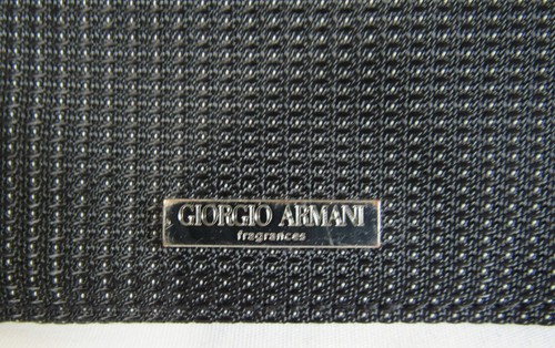 Tarjetero Giorgio Armani Fragancias Negro Usado en Excelente Condición - Imagen 3 de 3