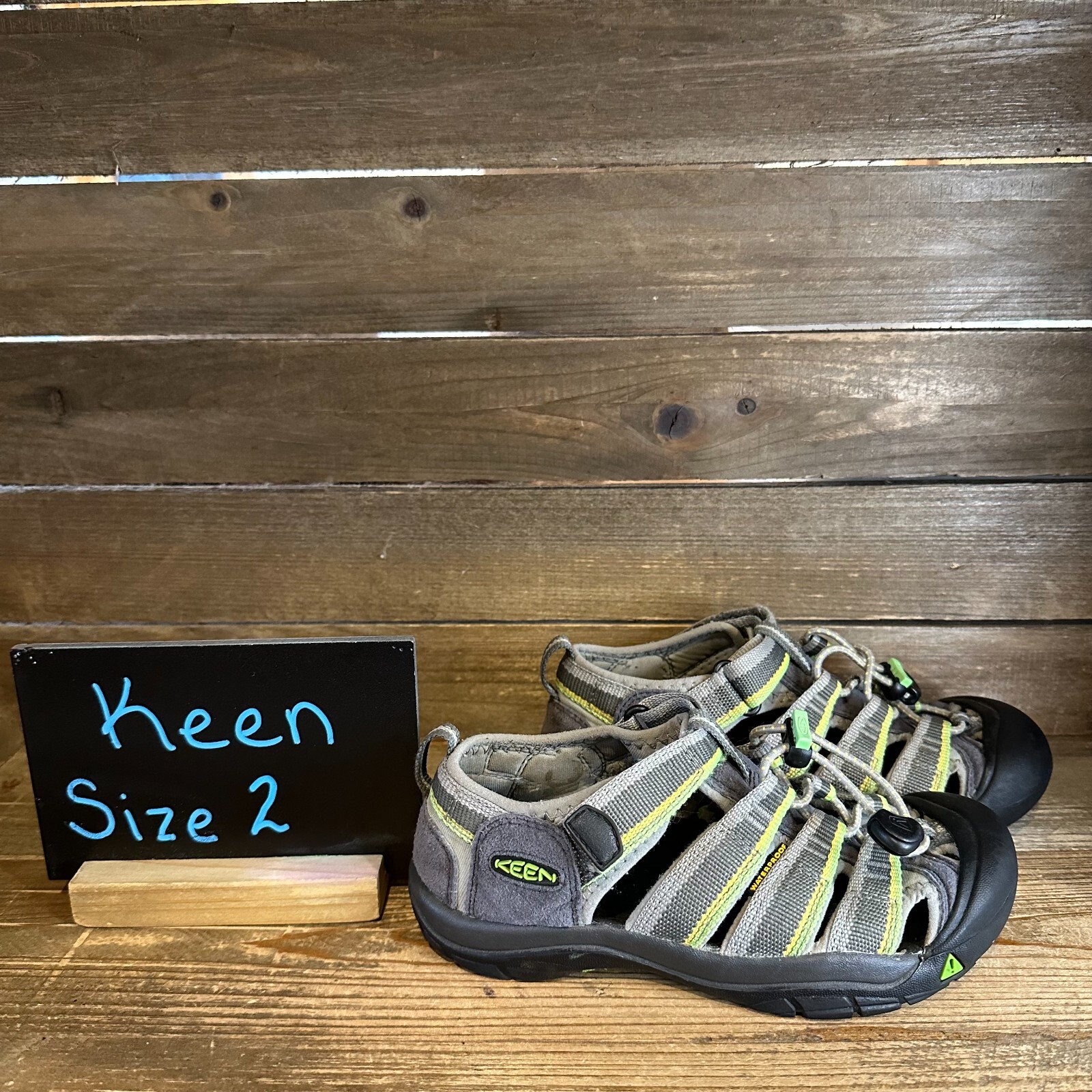 Sandali da pescatore Keen Newport H2 grigi casual sportivi grandi per bambini e ragazzi taglia 2 anni