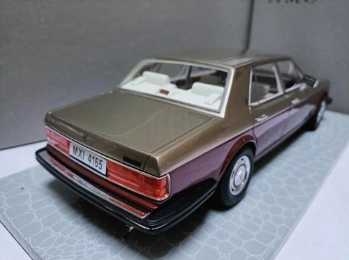 AMC 1/18 Rolls Royce Silver Spirit 1985 gold-red resin model car - Picture 3 of 4