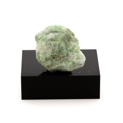 Mineralien und Edelsteine. Hellyerit. 18,0 ct. Estrie, Quebec, Kanada.