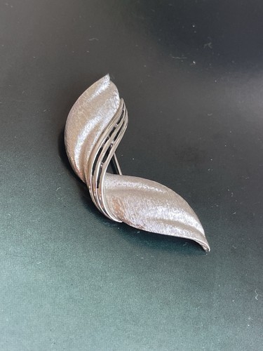 Vintage Silver Tone Signed Trifari Brooch