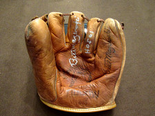 Pittsburgh Pirates Collecting and Fan Guide 75